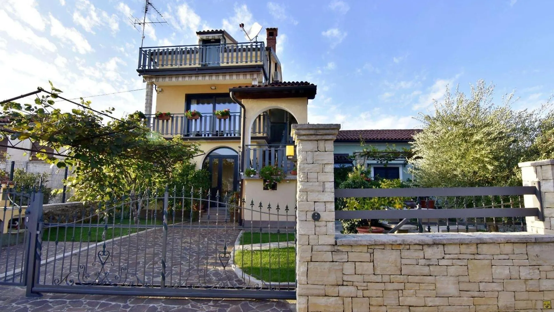 Apartments With A Parking Space Umag - 22722
