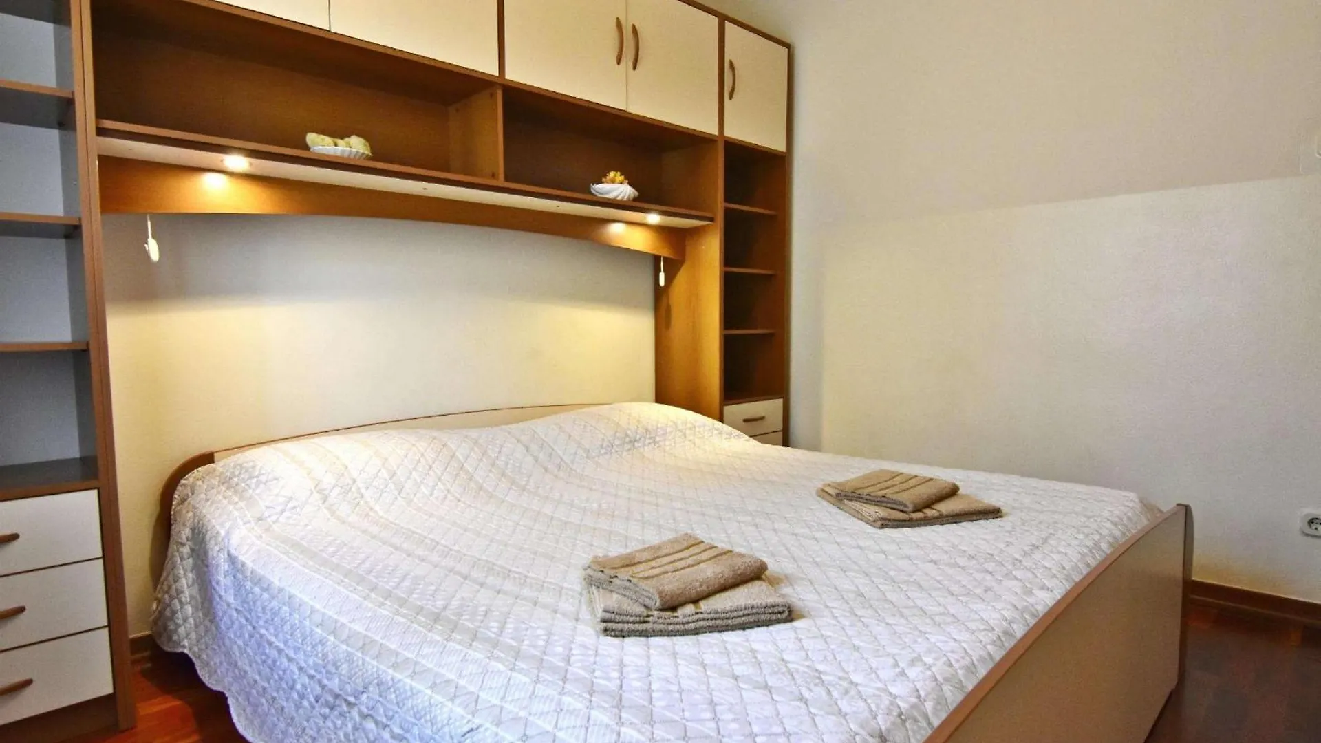 Apartments With A Parking Space Umag - 22722